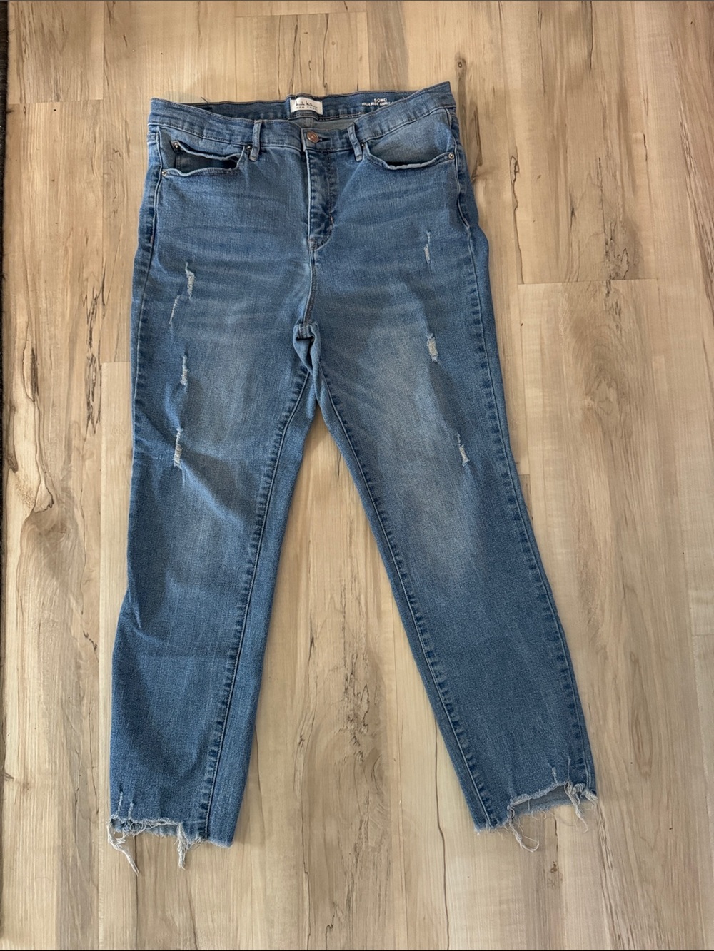 Distressed Cropped Blue Women’s Jeans
